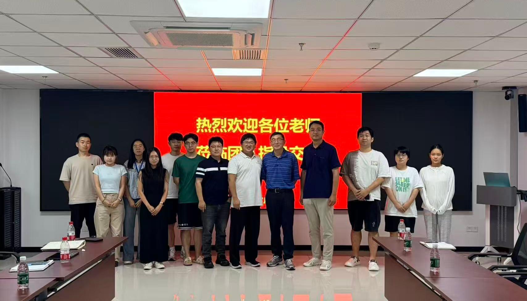 图 3 项目研讨会大合照